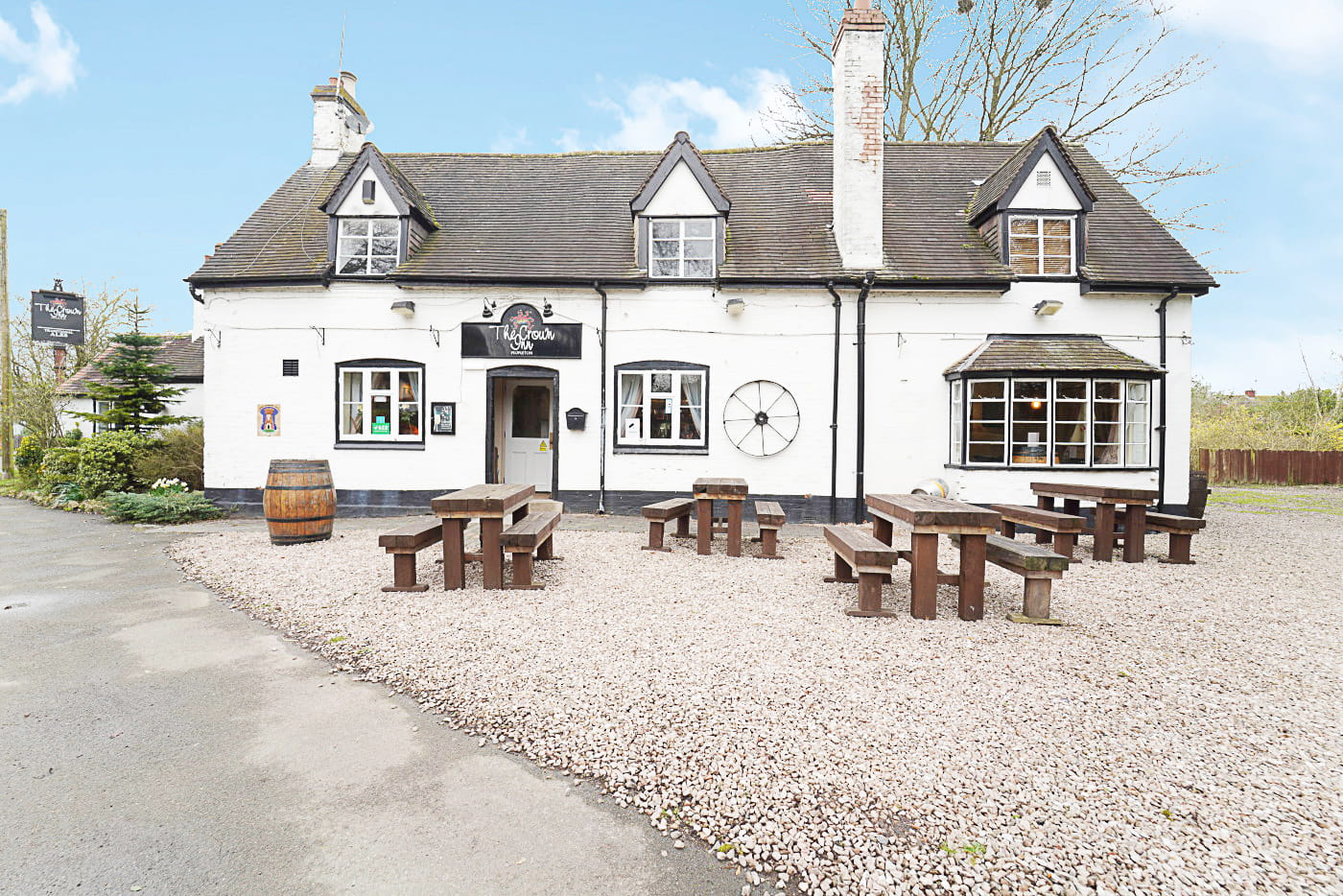 The white-painted Crown Inn in Peopleton, with picnic tables outside